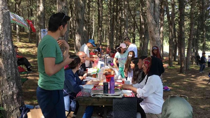Doğa Severler Aileleri İle Piknikte Buluştu