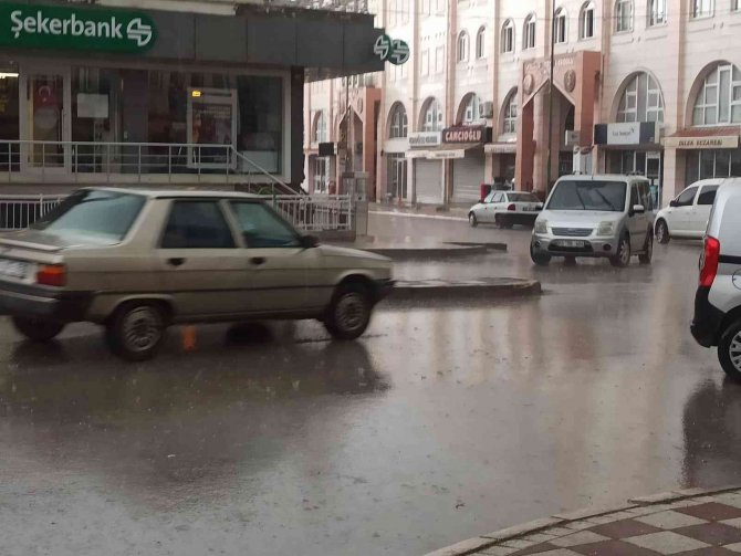 Aniden Bastıran Sağanak Ve Dolu Yağışı Vatandaşa Zor Anlar Yaşattı