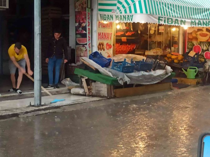 Aniden Bastıran Sağanak Ve Dolu Yağışı Vatandaşa Zor Anlar Yaşattı