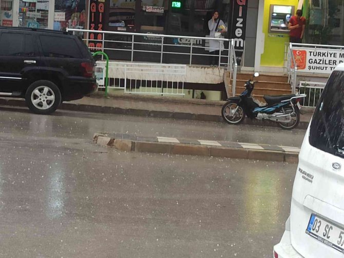 Aniden Bastıran Sağanak Ve Dolu Yağışı Vatandaşa Zor Anlar Yaşattı