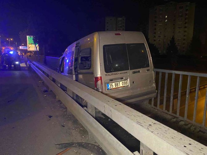 Aksaray’da Dur İhtarına Uymayan Alkollü Sürücü İle Polis Arasında Yaşanan Kovalamaca Bariyerlerde Son Buldu