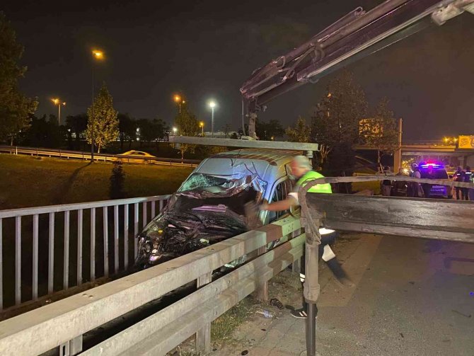 Aksaray’da Dur İhtarına Uymayan Alkollü Sürücü İle Polis Arasında Yaşanan Kovalamaca Bariyerlerde Son Buldu