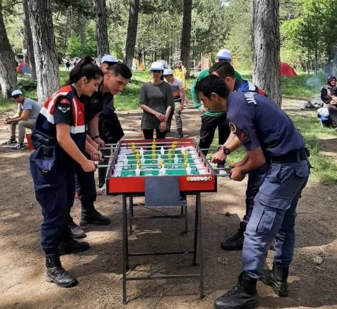 Altıntaş’ta “Aile Doğa Kampı”