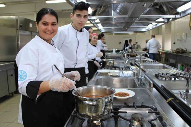 Üniversiteli Aşçıların İş Kaygısı Yok: “Okul Biter Bitmez İş Hazır”