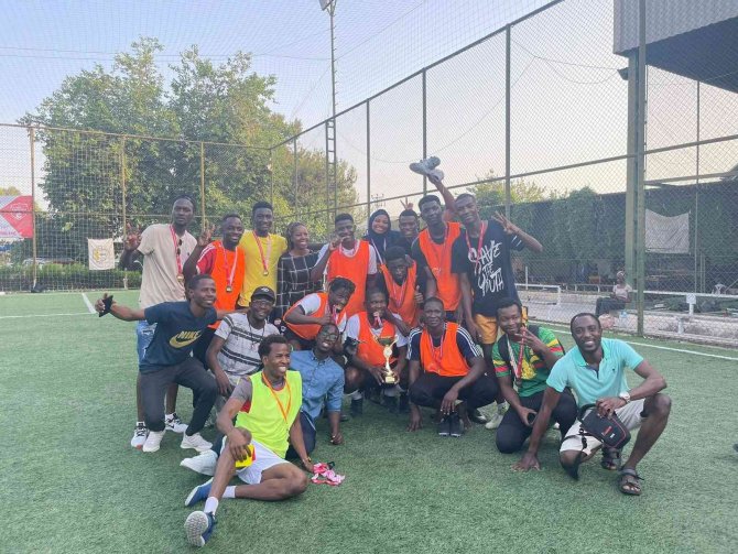 Akdenizli Afrikalılar Futbol Turnuvasında Ter Döktü