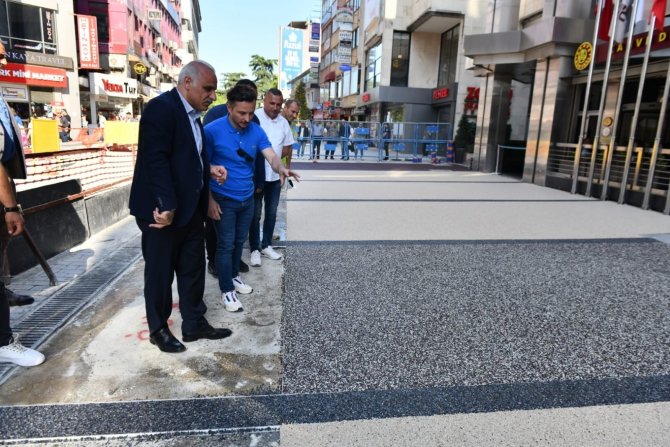Kahramanmaraş Caddesi’nde Son Rötuşlar Yapılıyor