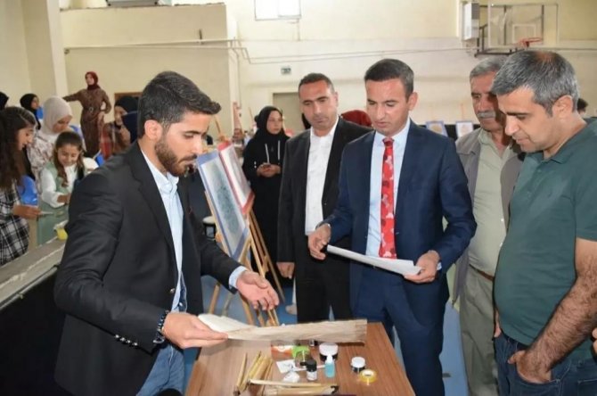 Görsel Sanatlar Öğretmenin Resim Sergisi Yoğun İlgi Gördü