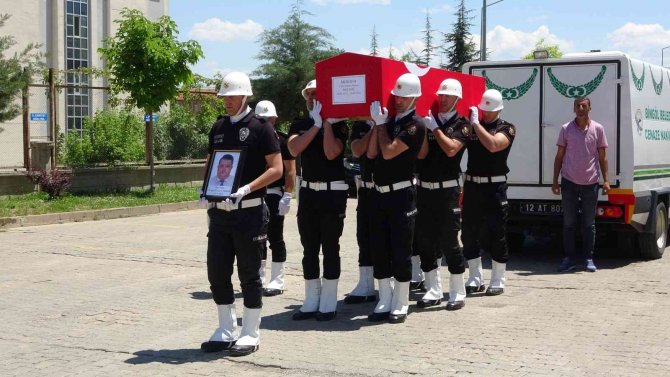 Kalp Krizi Geçirerek Hayatını Kaybeden Emniyet Müdürü, Törenle Uğurlandı