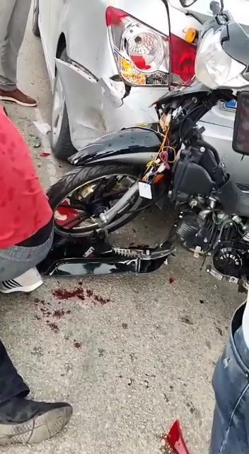 Bursa’da Otomobile Çarpan Motosiklet Sürücüsü Kanlar İçerisinde Kaldı