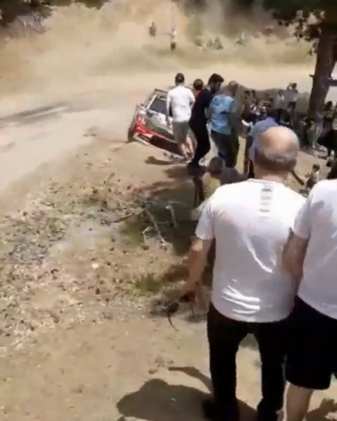 Rallide Sürücülerin Arasına Daldı, Facia Böyle Teğet Geçti
