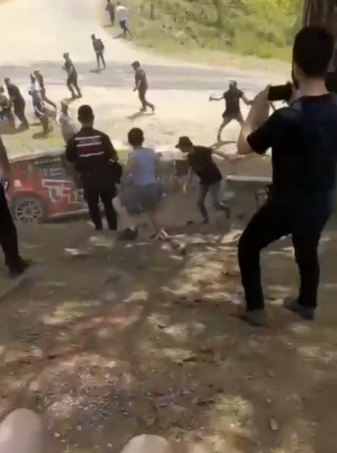 Rallide Sürücülerin Arasına Daldı, Facia Böyle Teğet Geçti