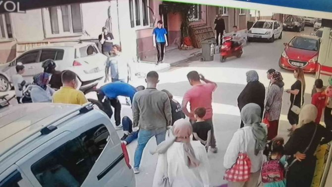 Motosikletli Genç Kız Araca Yandan Çarptı: 1 Yaralı