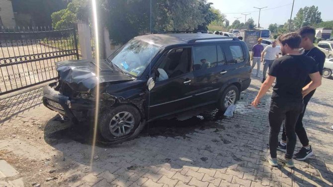 Bursa’da Kaza Yapan Muhtar, Kaza Anını Gösteren Araç Kamera Kaydını Hesabında Paylaştı