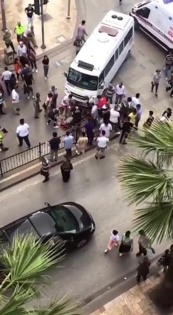 Minibüsün Çarptığı Yaşlı Yaya Yaşama Tutunamadı