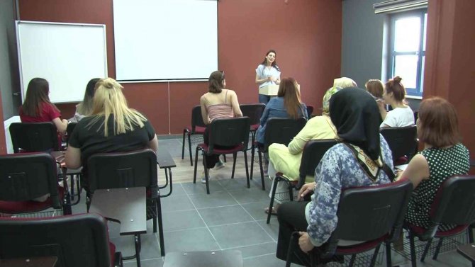 Ev Hanımları E-ticaret İçin İ̇ngilizce Öğreniyor