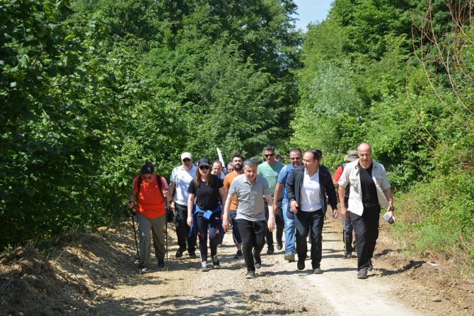 Vali Atay Öğrenci Ve Vatandaşlarla Doğada Yürüdü