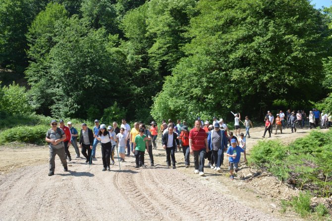 Vali Atay Öğrenci Ve Vatandaşlarla Doğada Yürüdü