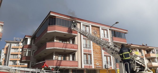 Apartman Yangını Büyümeden Söndürüldü