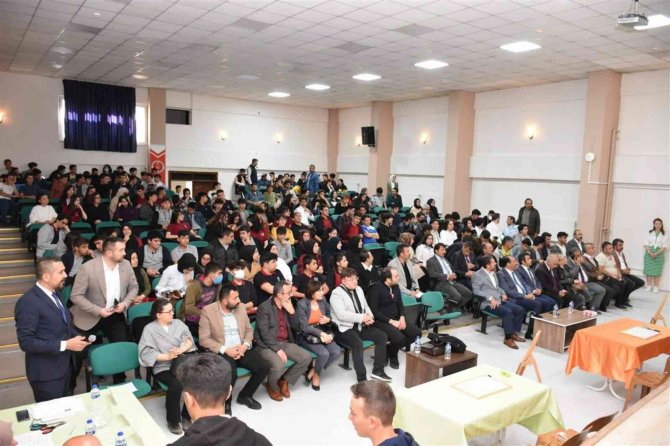 Erzincan’da Liseliler Tarih Bilgisinde Yarıştı