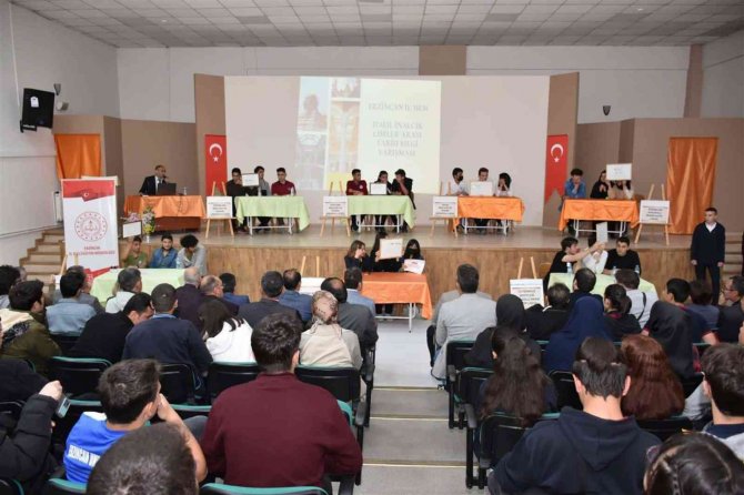 Erzincan’da Liseliler Tarih Bilgisinde Yarıştı