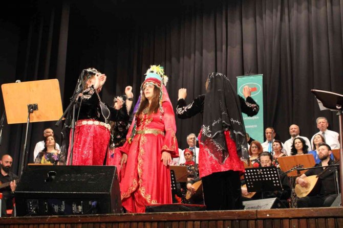 Eskişehir’de Türk Halk Müziği Korosu Tarafından ‘Bahar Konseri’ Düzenlendi