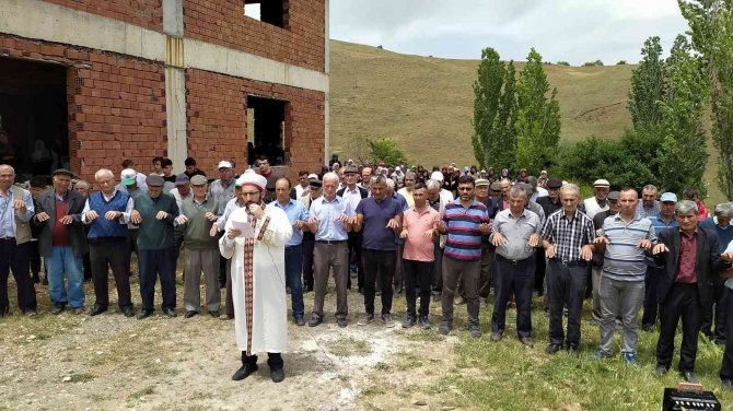 Hisarcık’ta Köylüler Yağmur Duasına Çıktı