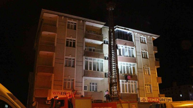 Iğdır’da Gecenin Karanlığını Alevler Aydınlattı