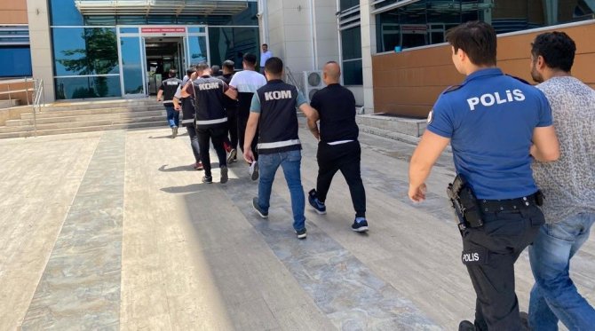 İ̇lişki Tuzağıyla Uygunsuz Fotoğraflar Çekip Şantaj Yapan Çete Çökertildi