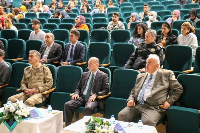 Kars’ta Uyuşturucuyla Mücadele Semineri