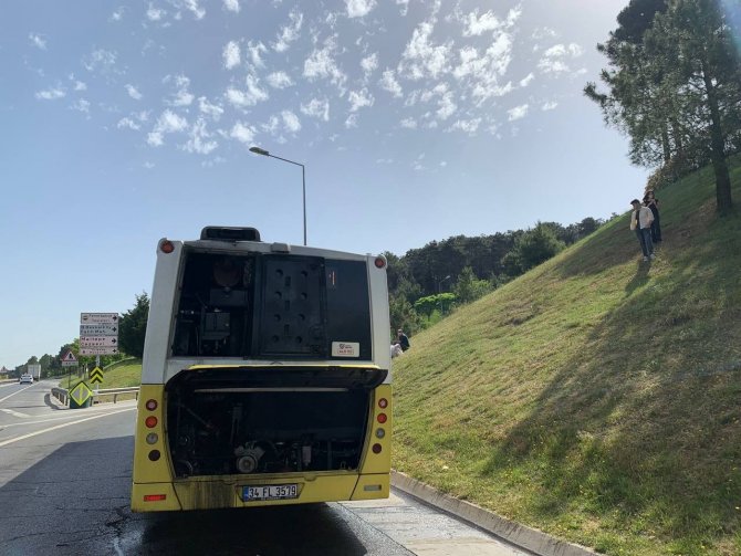 Kartal’da İ̇ett Otobüsünde Korkutan Yangın