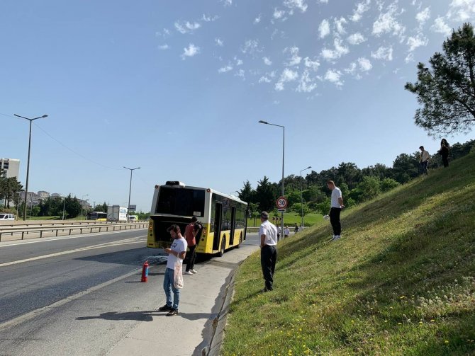 Kartal’da İ̇ett Otobüsünde Korkutan Yangın