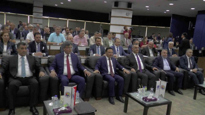 Vali Çiçek: “İ̇şsiz Gençleri İstihdam Eden Sanayiciler Suçla Mücadelede Bize Destek Oluyor”