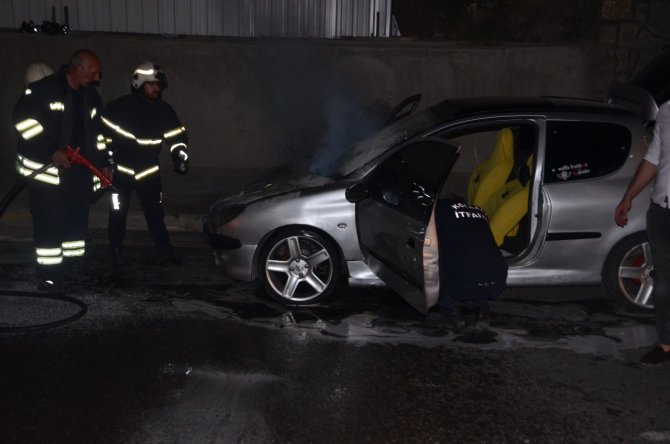 Yeni Aldığı Otomobili Seyir Halindeyken Yandı