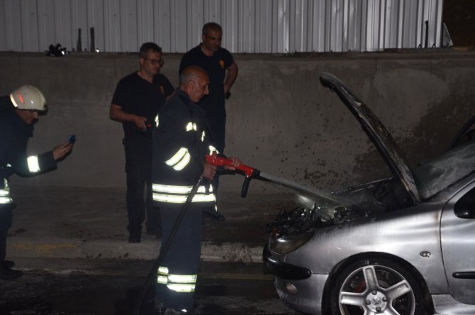 Yeni Aldığı Otomobili Seyir Halindeyken Yandı