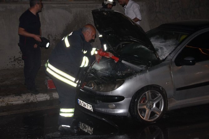 Yeni Aldığı Otomobili Seyir Halindeyken Yandı