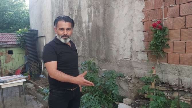 Karşılarında 2 Metrelik Yılanı Görünce Neye Uğradıklarını Şaşırdılar