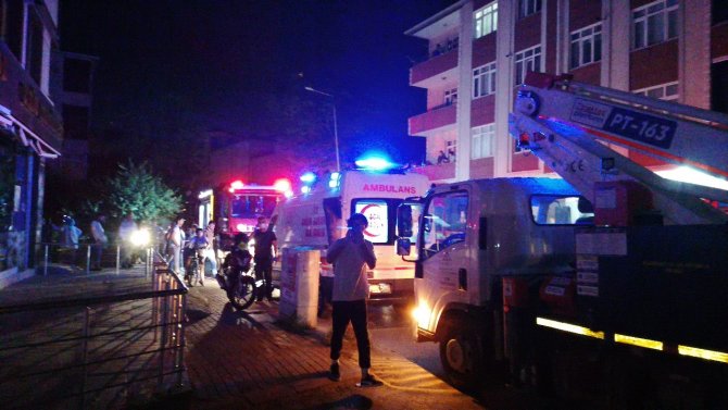 Kömürlükte Çıkan Yangında 1 Kişi Dumandan Etkilendi