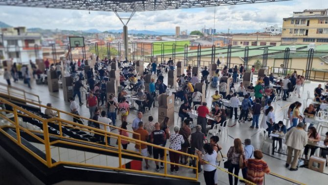 Kolombiya’da Devlet Başkanı Seçimi İkinci Tura Kaldı