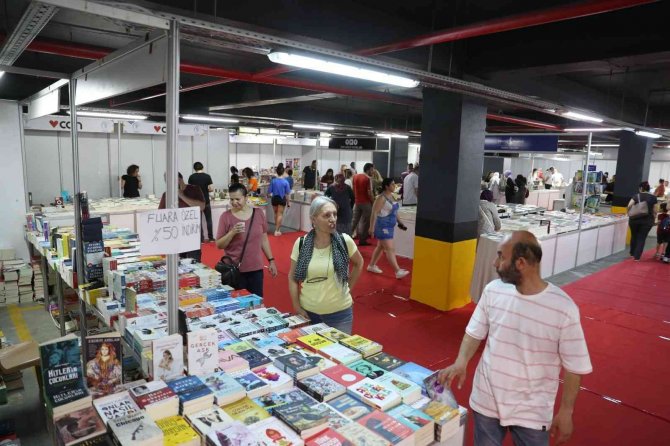Denizli’de Yazarlar Ve Okuyucular Bir Araya Geldi
