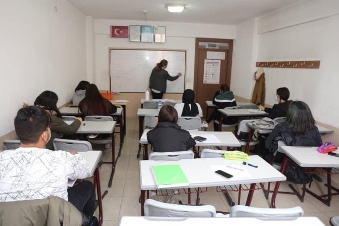 Bursem Kursiyerlerini Bekliyor