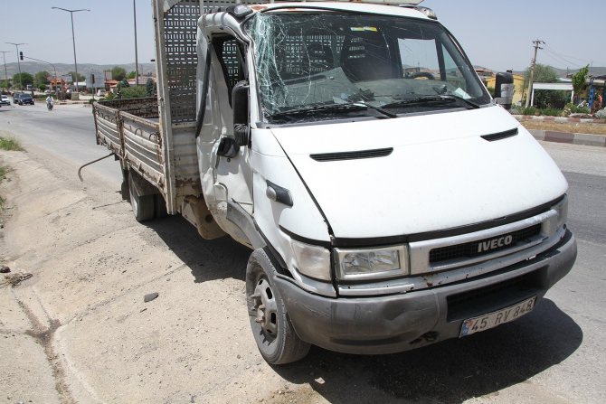 Tır İle Açık Kasa Kamyonet Çarpıştı: 1 Yaralı