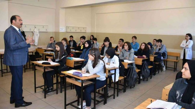 Milli Eğitim Müdürü Gün’den Öğrencilere Altın Değerinde Öğüt