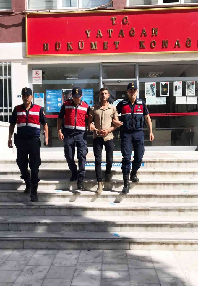 Polisi Darp Etti, Tutuklandı