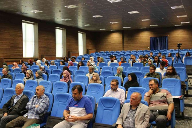 Nevü’de ‘Türkiye’de Aile Değerlerinin Bugünü Ve Geleceği’ Paneli Düzenlendi