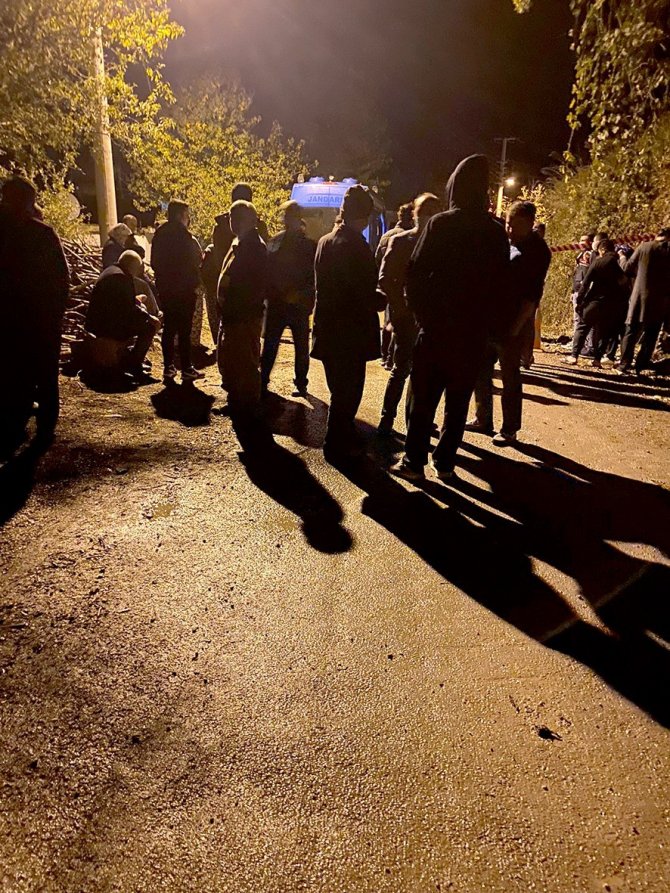 Amcasını Ve Kuzenlerini, Kardeşinin Vurduğunu Öne Sürdü