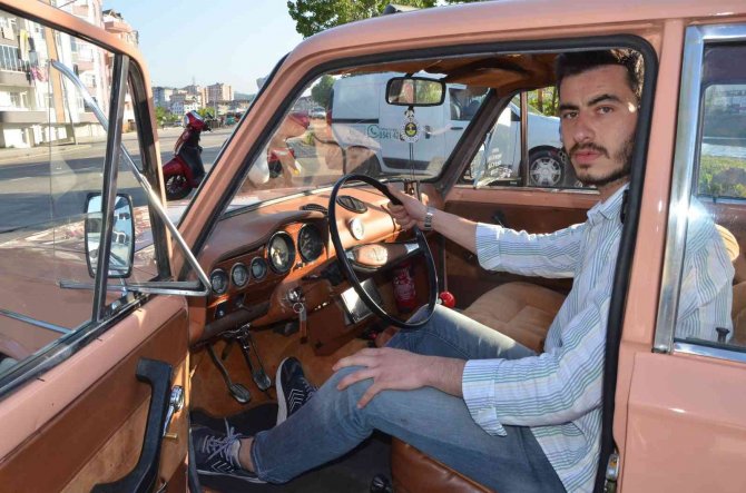 Yıpranmış Halde Satın Aldığı Araca 90 Bin Tl’lik Restorasyon Yaptı: Görenler Hayretle Bakıyor
