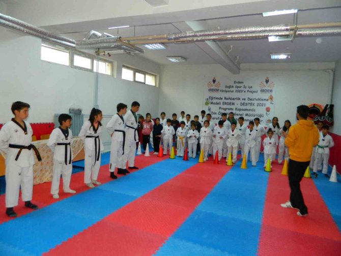 Kuşak İmtihanı Sporcuları Heyecanlandırdı