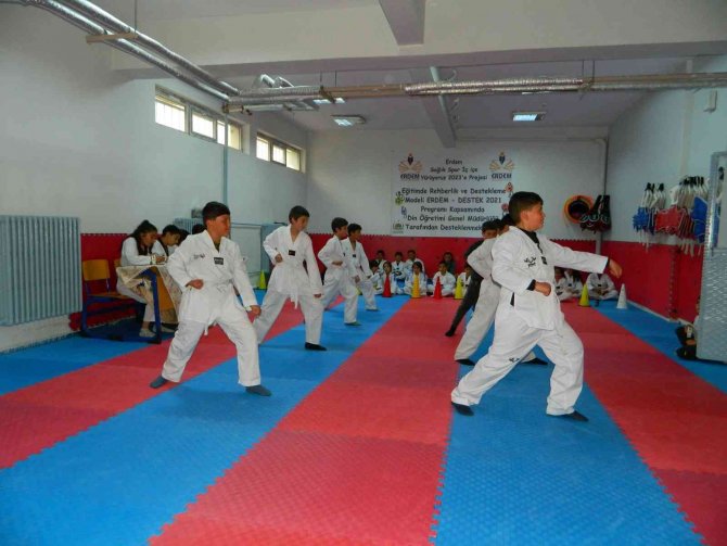 Kuşak İmtihanı Sporcuları Heyecanlandırdı