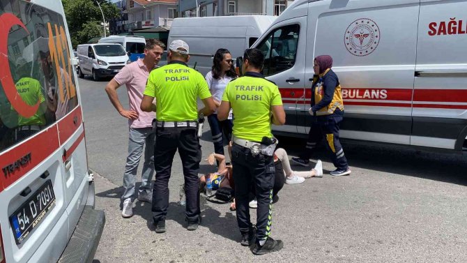 Sakarya’da Otomobil İle Motosiklet Çarpıştı: 2 Yaralı