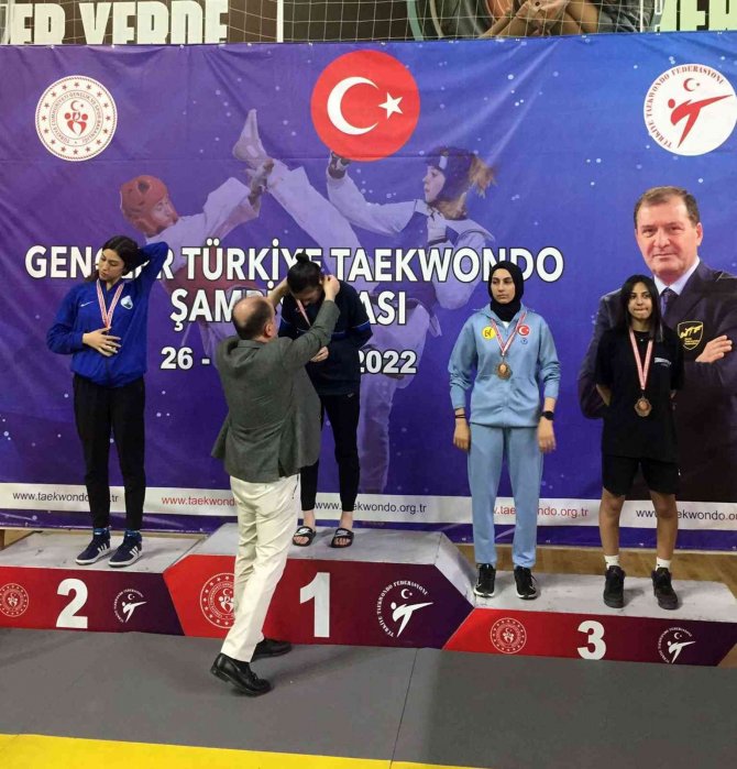 Osmangazili Tekvandocudan Gümüş Madalya